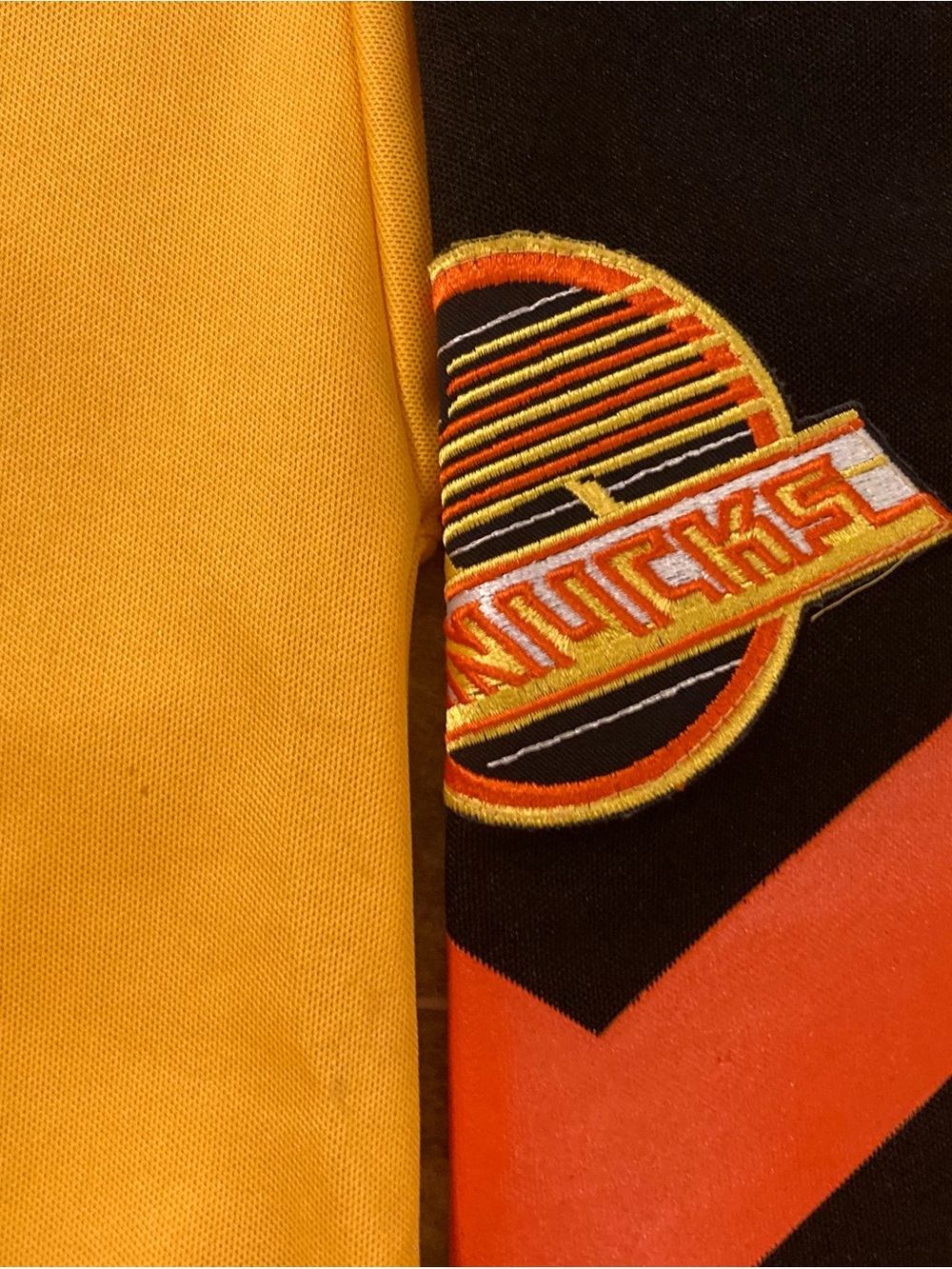 Vintage 1980s Vancouver Canucks V Jersey Yellow CCM NWT NEW Made in Canada - Picture 4 of 9